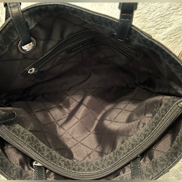 Michael Kors Jet Set Signature Tote Handbag - LIKE NEW! - Picture 12 of 13